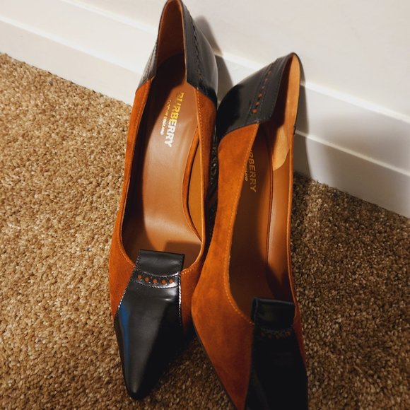 AUTHENTIC Burberry heels - Picture 1 of 2